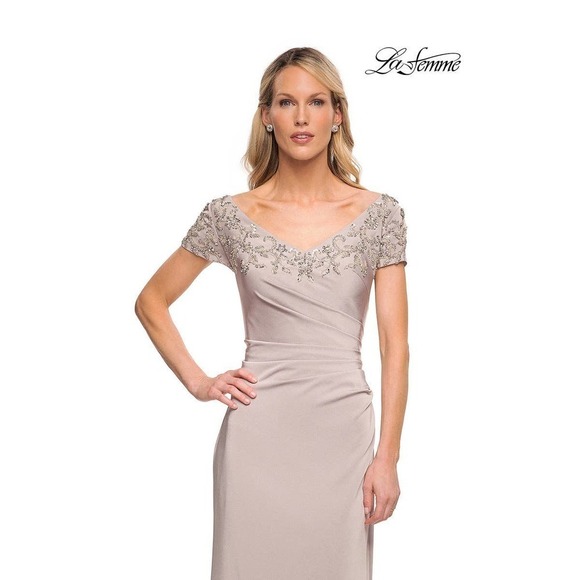 La Femme Crystal Detail Cap Sleeve Jersey Sheath Gown in Silver Size 12 NWT - Picture 3 of 11